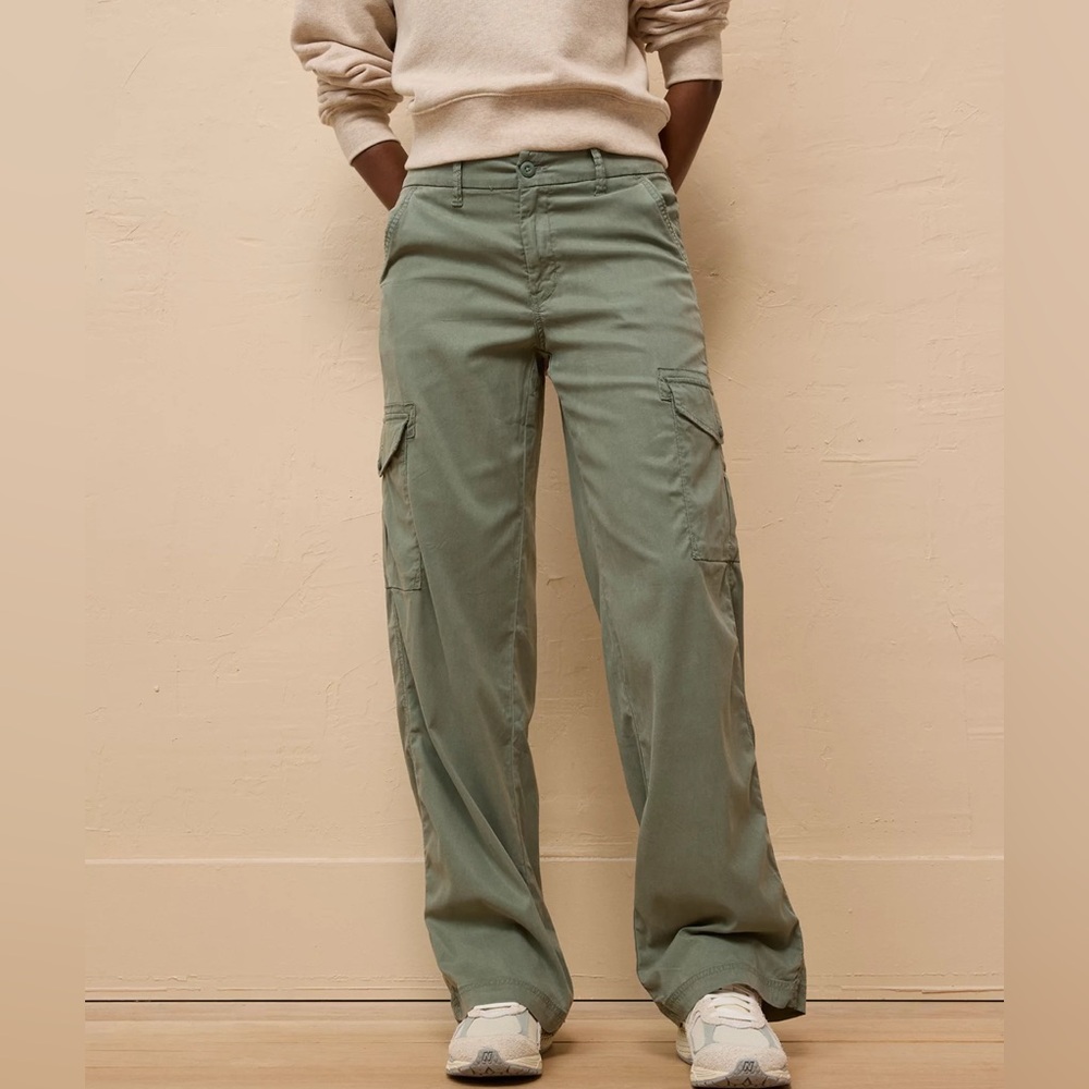 NWOT American Eagle Dreamy Drape Cargo Trouser